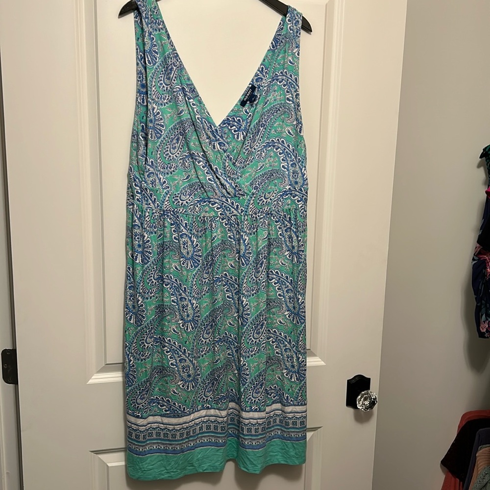 Paisley print sleeveless dress with v neck in front and back